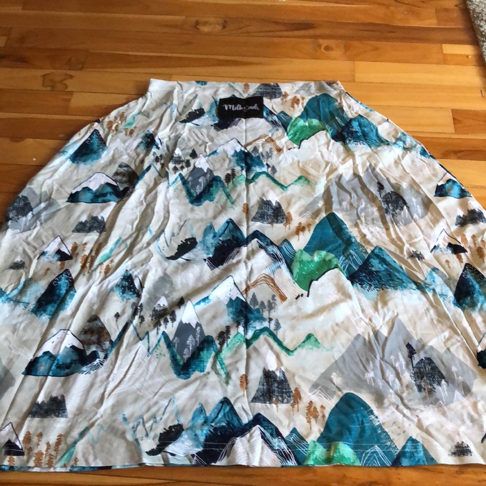 NWOT Milk Snob car seat cover with adorable mountain print